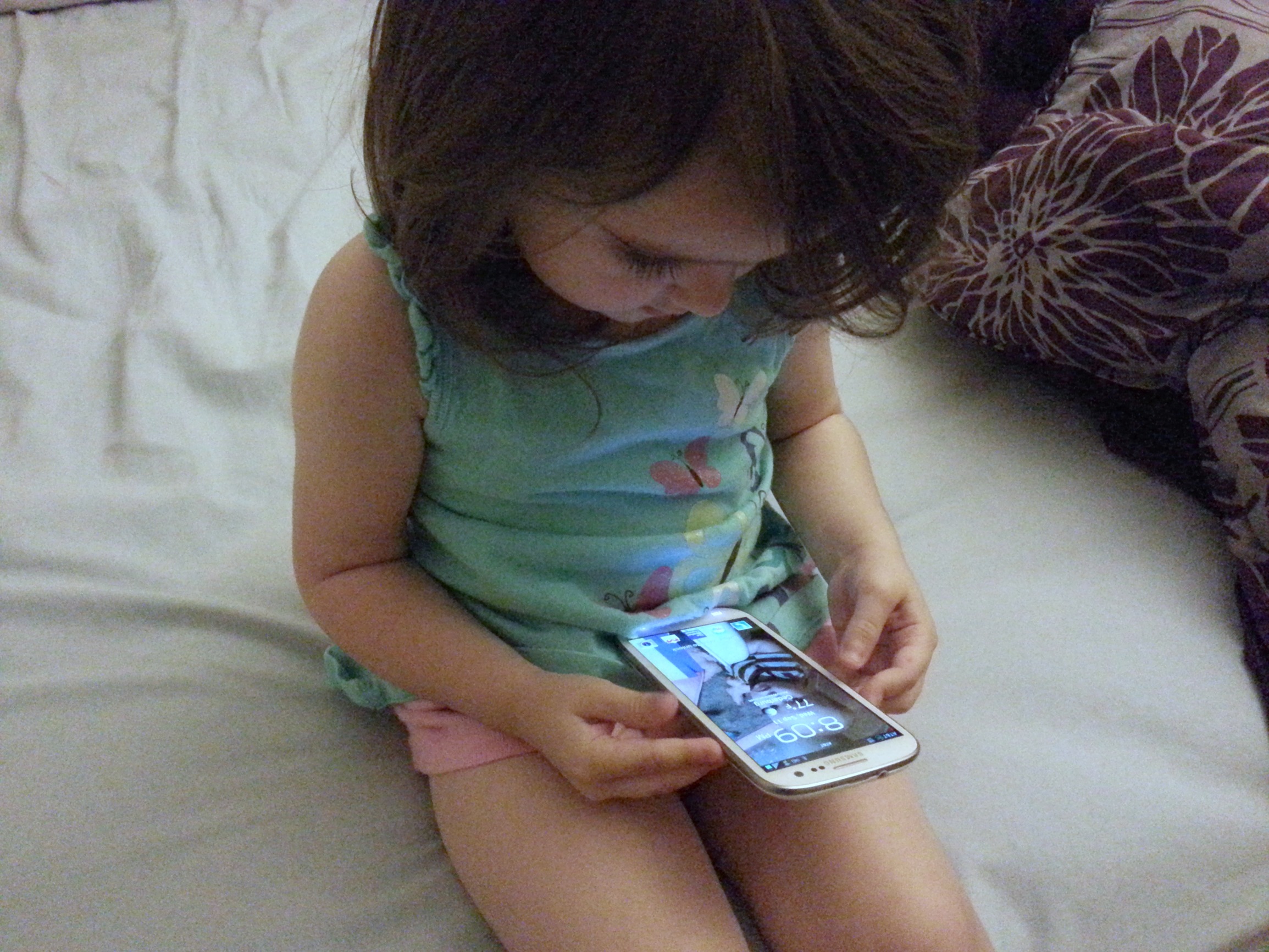 toddler with smartphone