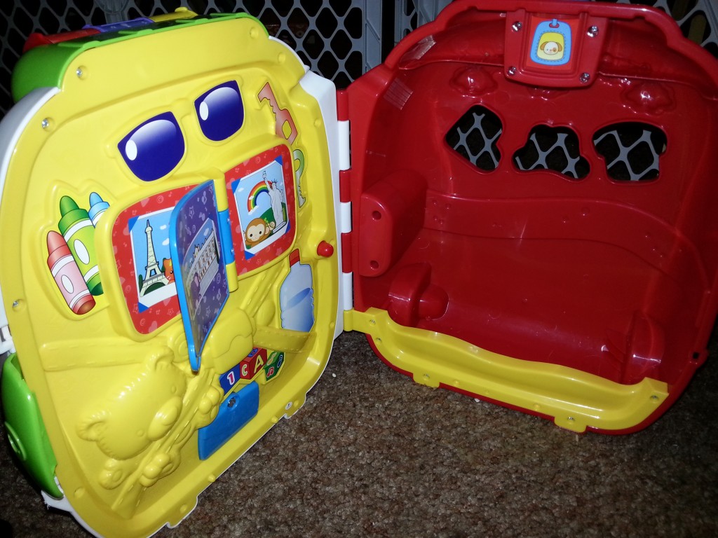 inside of vtech toy suitcase