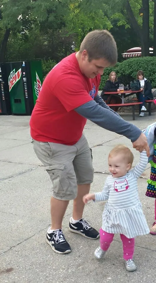Daddy dancing with toddler daughter at Milwaukee County Zoo Sunset Safari event.