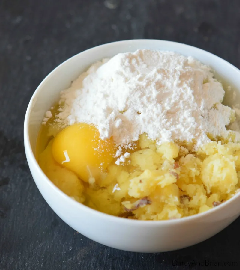 Mix the ingredients well and start rolling out your potato balls.