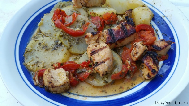 Summer is perfect for grilling and experimenting with flavors. Give your next chicken and potato grill packet an upgrade with this mouthwatering Mediterranean grill packets recipe. It tastes so good, you'll want seconds!