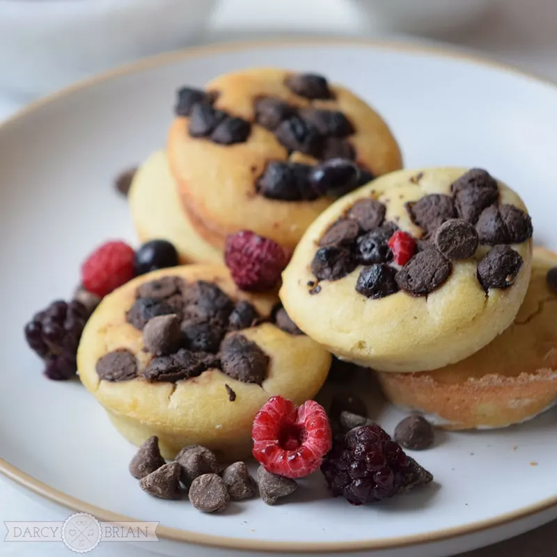 Looking for a delicious fall breakfast recipe? Make these quick and easy Pumpkin Chocolate Chip Pancake Bites. They are kid-friendly and perfect for busy school mornings!