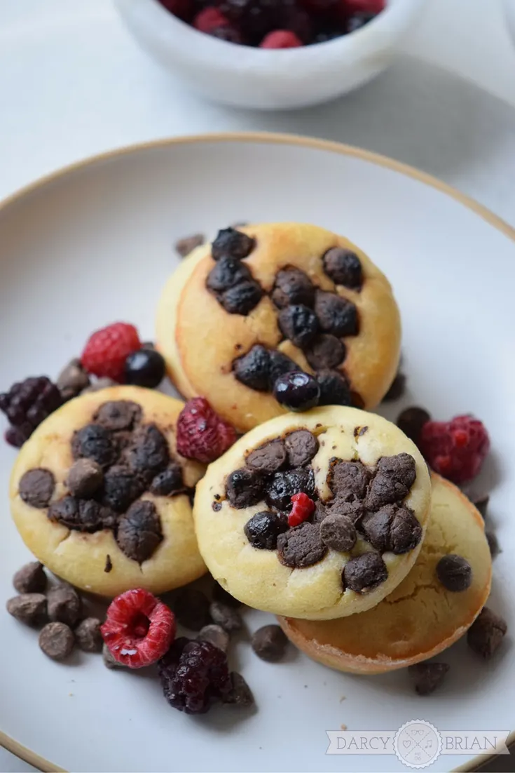 Looking for a delicious fall breakfast recipe? Make these quick and easy Pumpkin Chocolate Chip Pancake Bites. They are kid-friendly and perfect for busy school mornings!