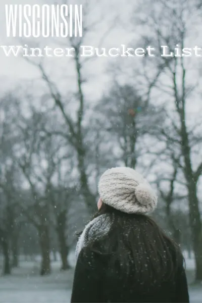 Planning to travel to Wisconsin in winter? Check out this Wisconsin Winter Bucket List for plenty of indoor and outdoor family activities: indoor waterparks, museums, skiing, winter ziplining, and more!