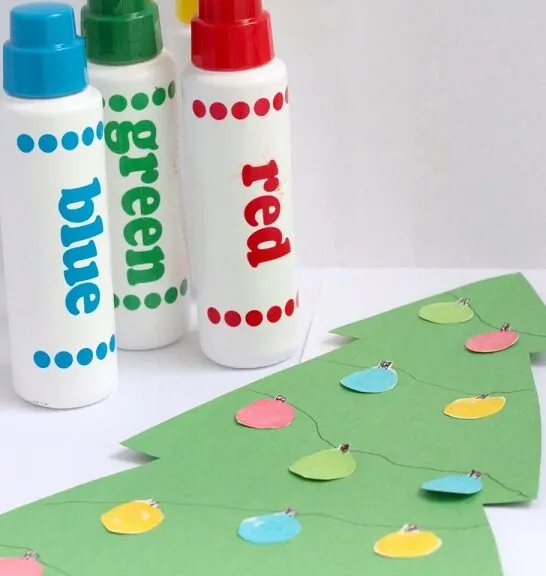 Fun and easy Christmas tree kids craft using Dot Markers.