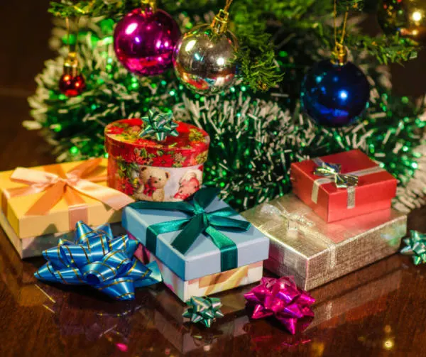 Save money and stay within your budget during the holidays with our top Christmas Shopping Savings Tips. These tips help keep me organized while shopping for Christmas gifts! Whether you shop online or in the store or if you plan ahead or are a last minute shopper, these tips will keep you on track.