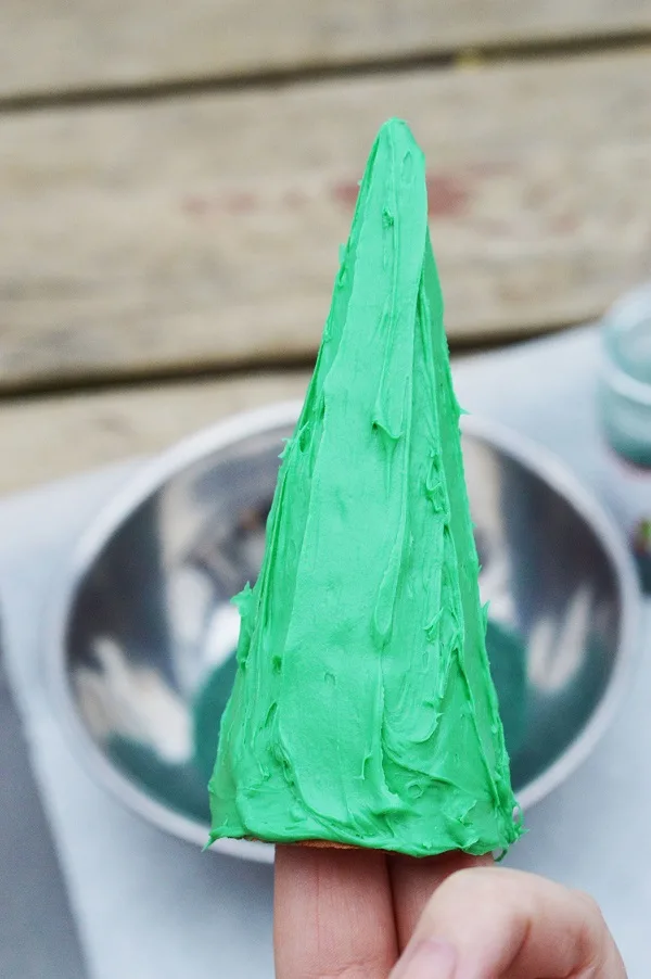 How to make Christmas trees using ice cream cones