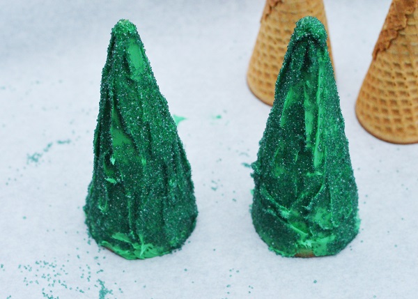 Edible Christmas craft for a fun kids snack.