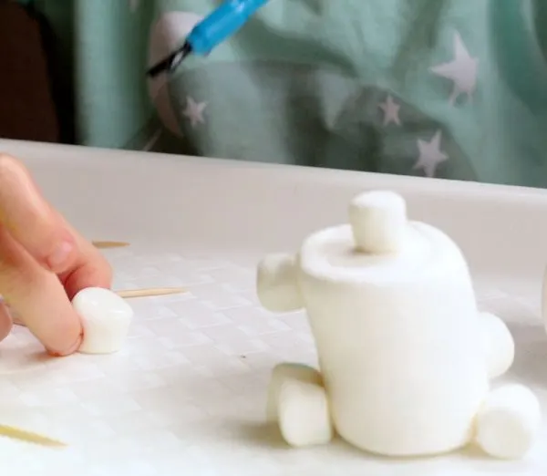 Use two different sized marshmallows for this polar bear food craft.