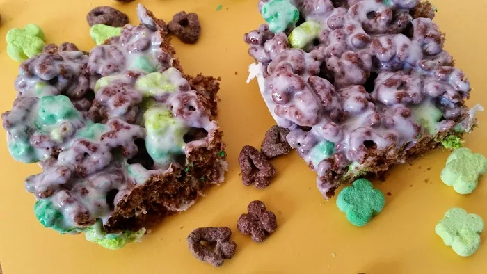 Looking for a fun and easy snack idea? Get the recipe for these Chocolate Lucky Charms Crispy Treats. Cute snack for St. Patrick's Day too.