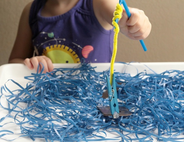 Kids will love this Fishing for Letters Magnetic Sensory Bin! It's a fun hands-on activity that helps young children work on letter recognition. Perfect for preschool and kindergarten age kids!