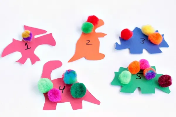How to set up a dinosaur counting game for preschoolers