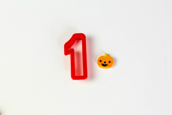 How to use mini pumpkin erasers to teach counting