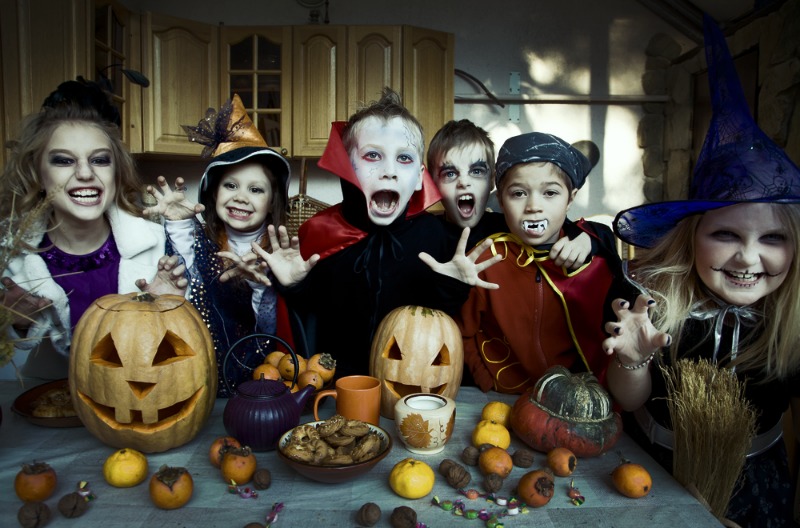 These tips are perfect or parents with younger children (toddlers, preschoolers, kindergartners). Check out our Top 8 Ways to Keep Kids Safe on Halloween this year! These tips are tried and true for making sure you and your family have fun safely on Halloween!
