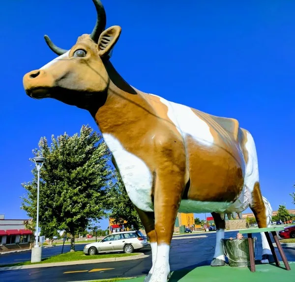 Bessie the Cow roadside attraction in Janesville Wisconsin