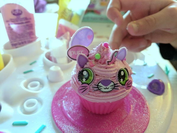 Sweetlings cupcake that looks like a kitty cat.