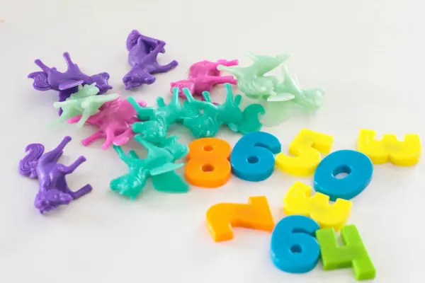 Everything you need to set up and play this unicorn counting game. Little unicorn toys and plastic play numbers.