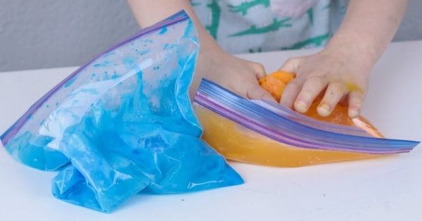 Two bags with ingredients for the Liquid or solid science experiment