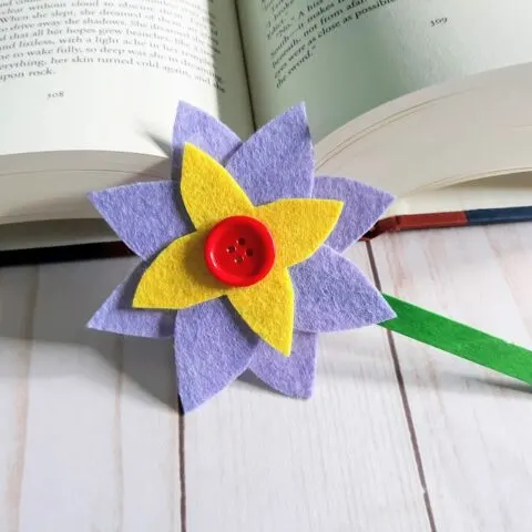 Easy Felt Flower Bookmarks